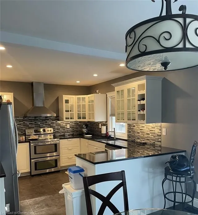 Additional image 10 of 65 Tuxedo Ave