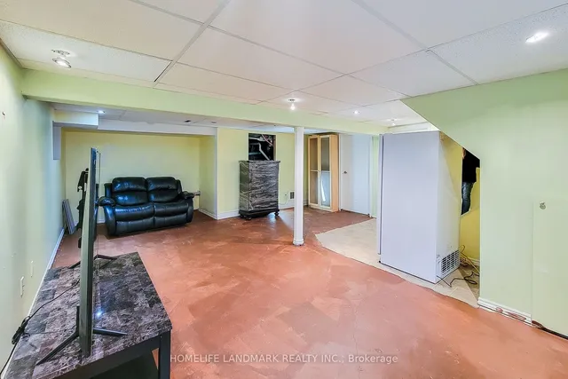 Additional image 28 of 75 Maclennan Ave