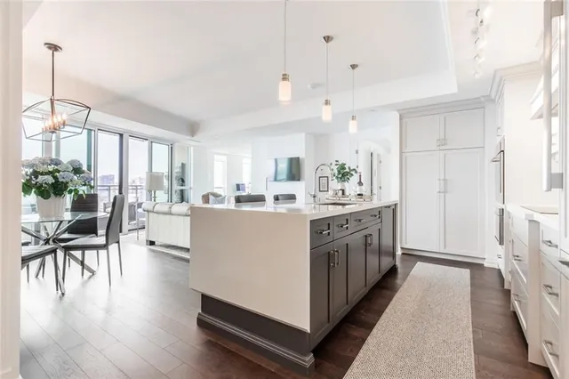 Additional image 12 of 2060 LAKESHORE Rd Unit 1401