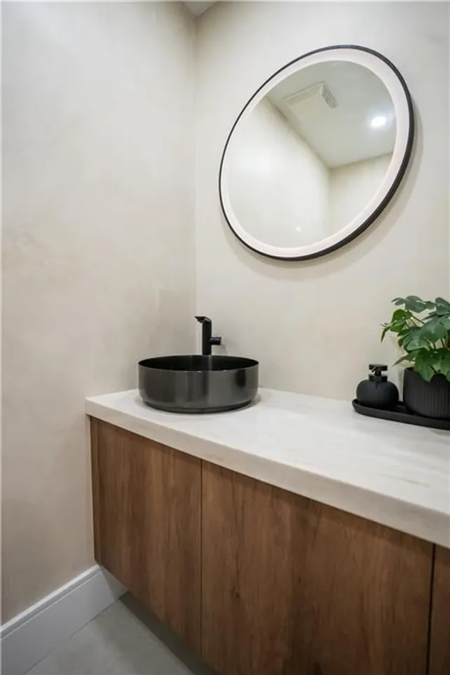 Additional image 9 of 2260 BRITANNIA Rd