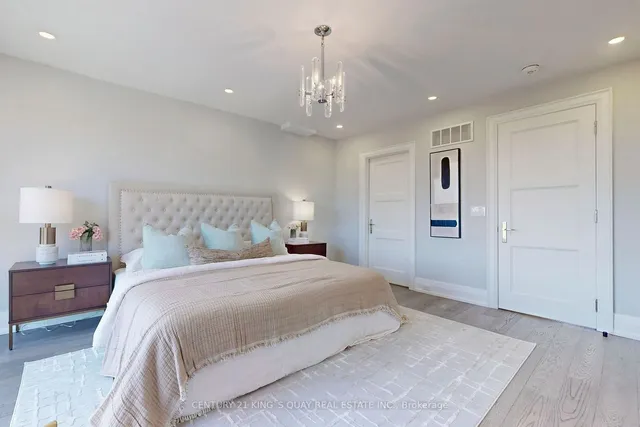 Additional image 23 of 3052 Bayview Ave