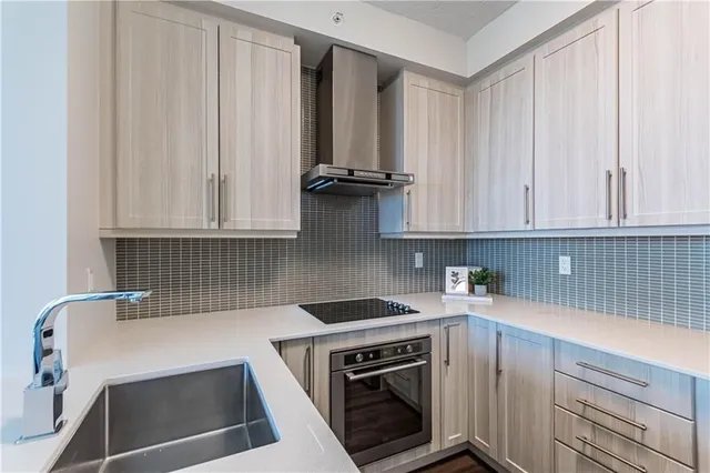 Additional image 7 of 2081 FAIRVIEW St Unit 1406