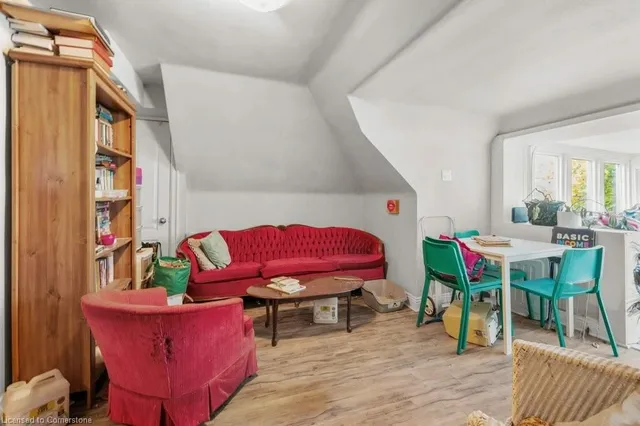 Additional image 28 of 95 Spadina Ave