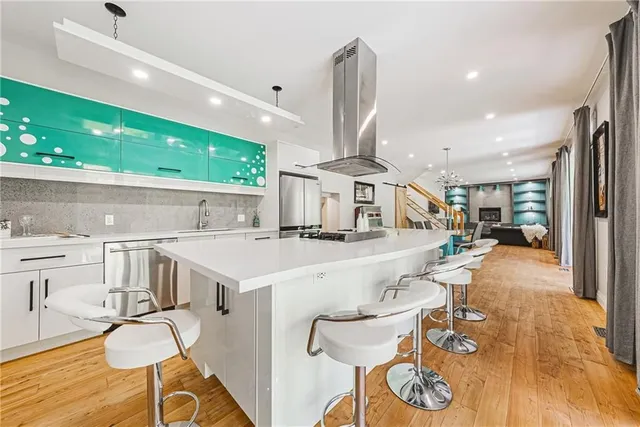 Additional image 21 of 829 FOREST GLEN Ave