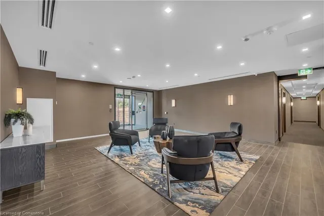 Additional image 10 of 460 Dundas St Unit 308