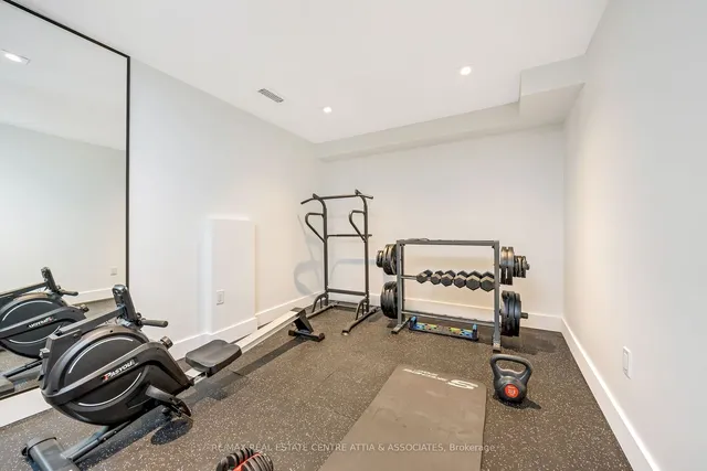 Additional image 29 of 714 Robertson Cres