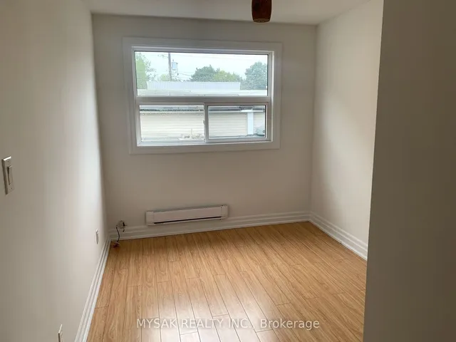 Additional image 11 of 985 Kingsway Dr