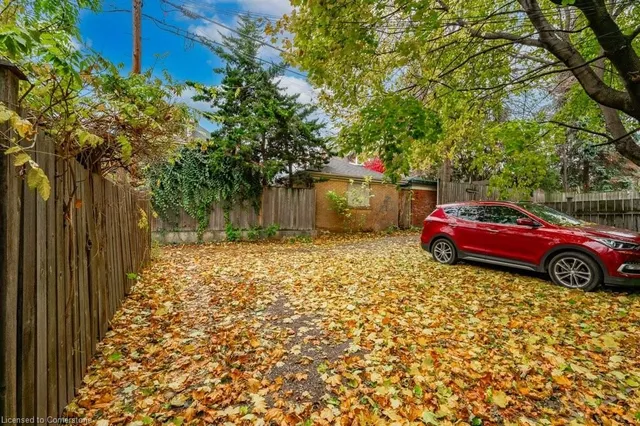 Additional image 49 of 95 Spadina Ave