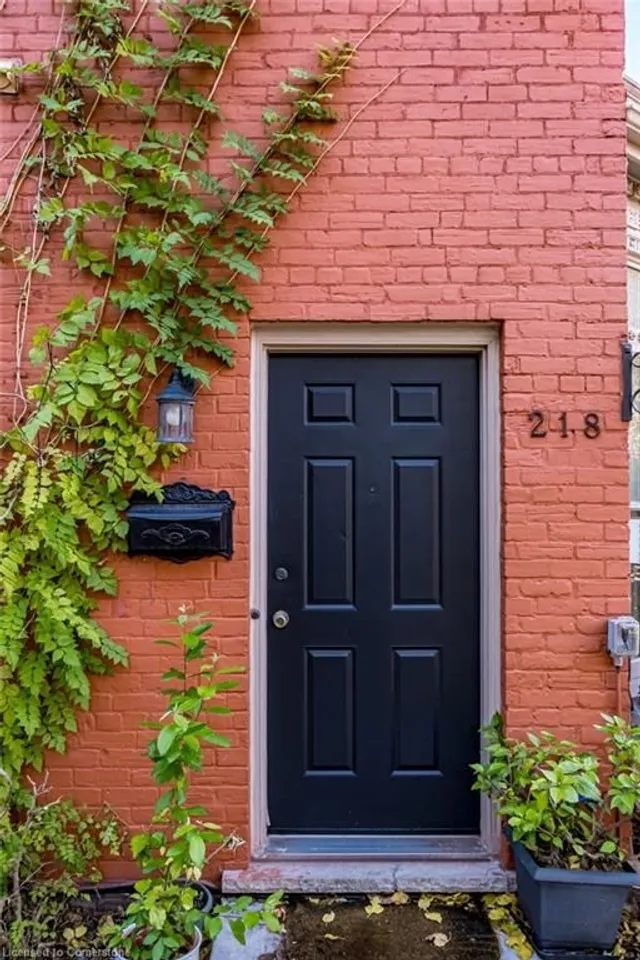 Additional image 5 of 218 Bay St