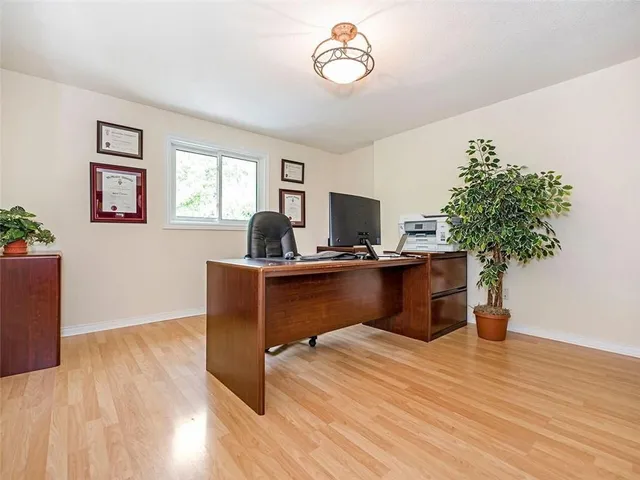 Additional image 31 of 2048 PARKLANE Cres