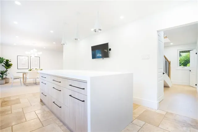 Additional image 18 of 2260 BRITANNIA Rd