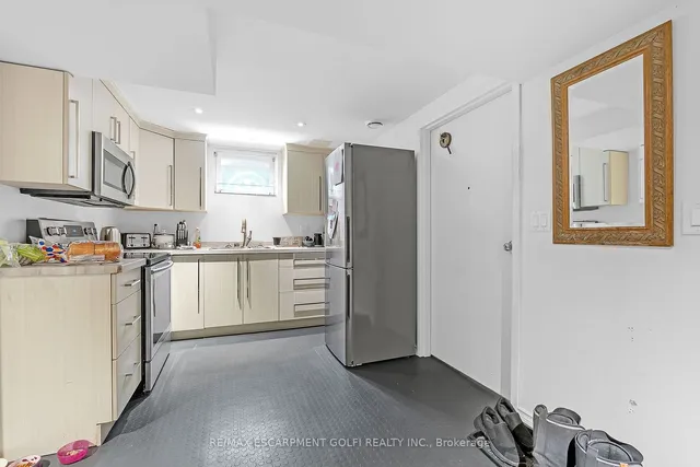 Additional image 14 of 29 Clarendon Ave