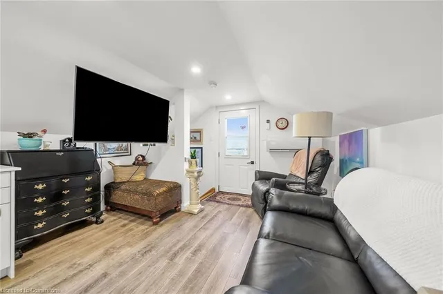 Additional image 33 of 73 Valley Rd