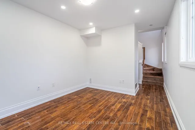 Additional image 9 of 2 Near Lane