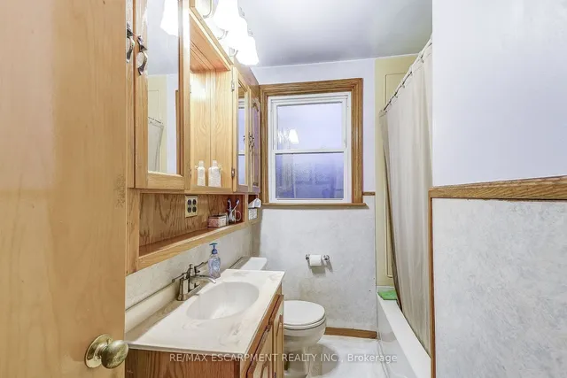 Additional image 19 of 8 Bromley Rd