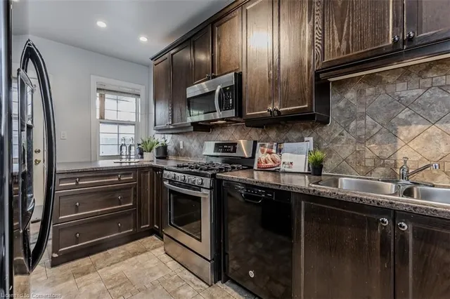 Additional image 23 of 49 Tisdale St