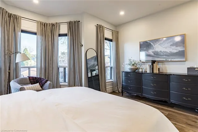 Additional image 32 of 185 1/2 Emerald St