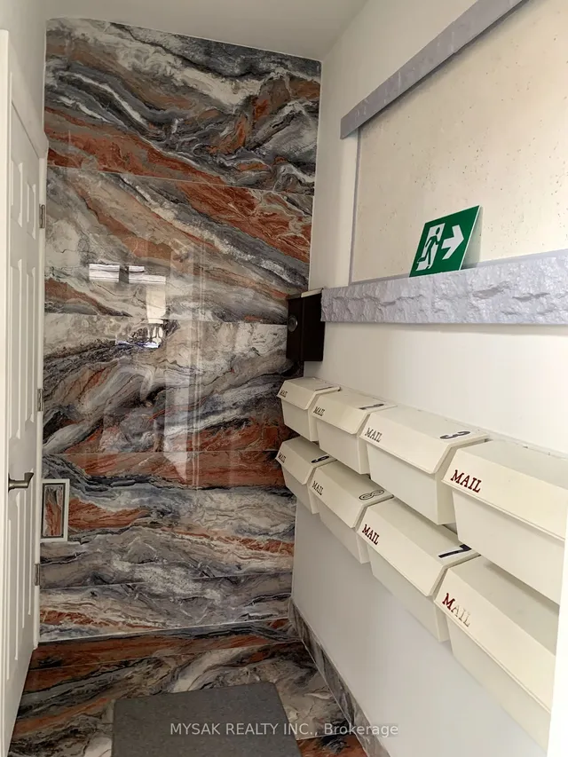 Additional image 5 of 985 Kingsway Dr