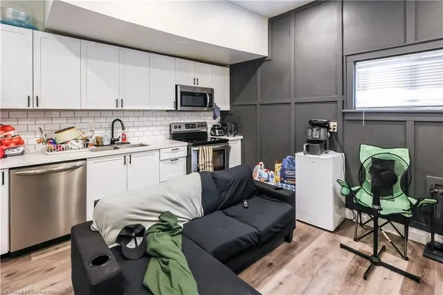 Additional image 28 of 233 Victoria Ave