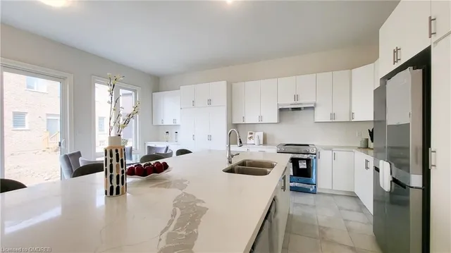 Additional image 9 of 466 Humphrey St