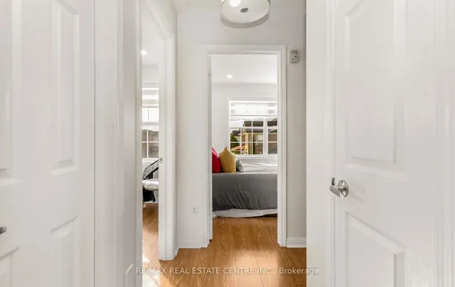 Additional image 26 of 1096 Barclay Circ