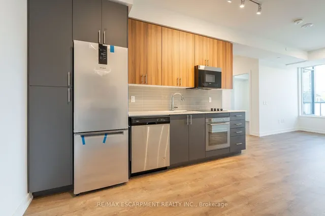 Additional image 7 of 415 Main St Unit 301