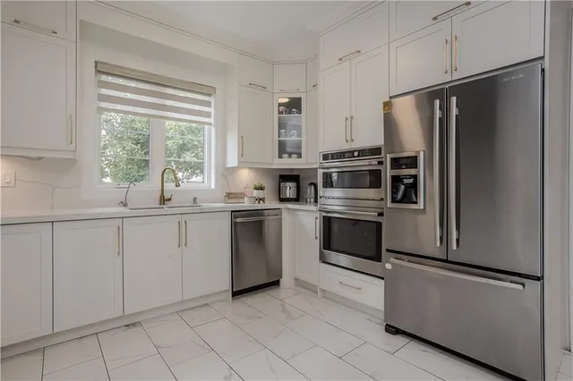 Additional image 15 of 4176 FULLER Cres