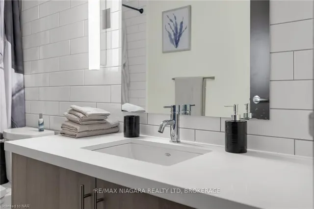 Additional image 30 of 121 KING St Unit 204