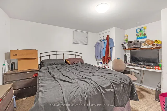 Additional image 19 of 29 Clarendon Ave