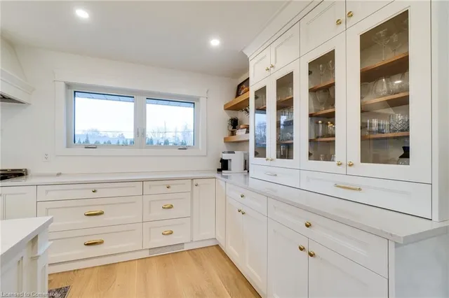 Additional image 23 of 685 Iroquois Ave