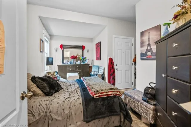 Additional image 11 of 95 Spadina Ave