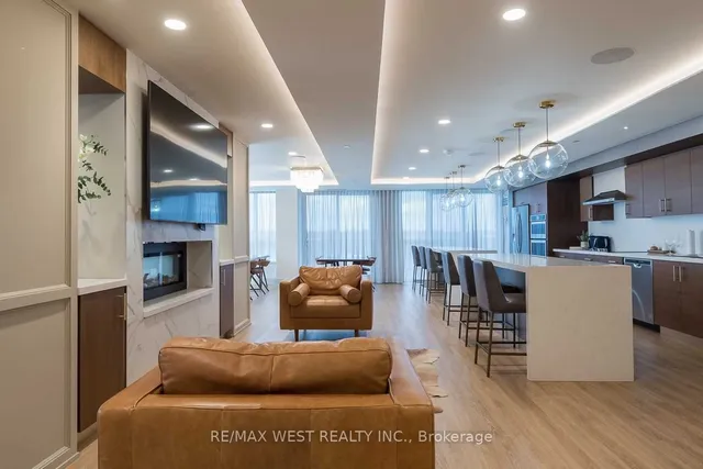 Additional image 24 of 1050 Main St Unit 1114