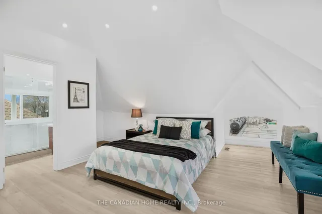 Additional image 25 of 582 Wentworth St