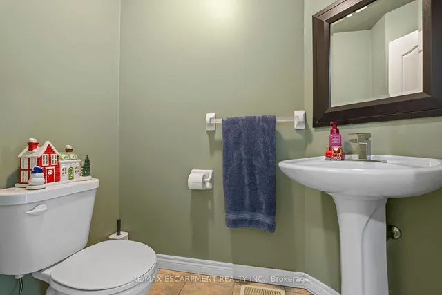 Additional image 5 of 76 Redfern Ave