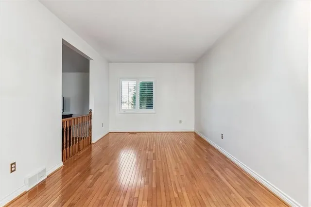 Additional image 12 of 335 YORK Rd