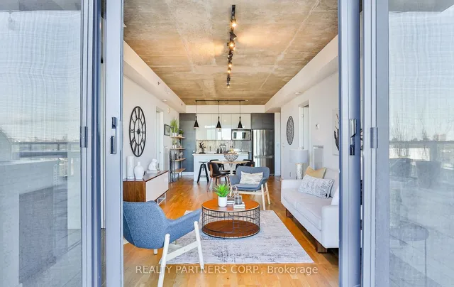 Additional image 15 of 8 Dovercourt Rd Unit 910