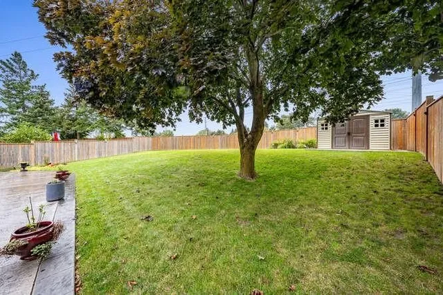 Additional image 44 of 1523 RUSHOLME Cres