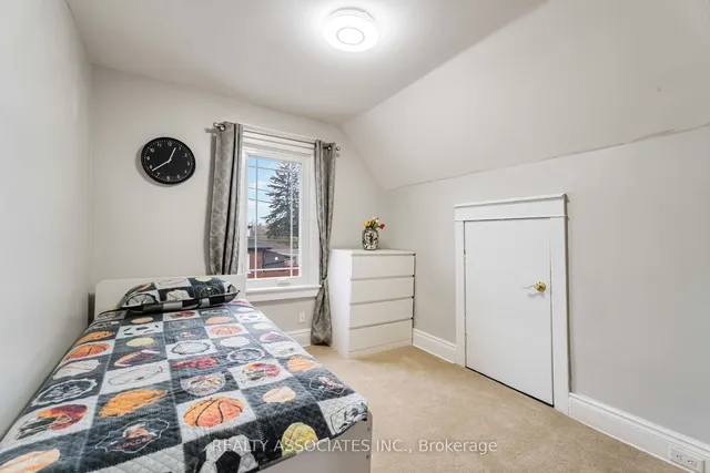 Additional image 15 of 49 Connaught Ave