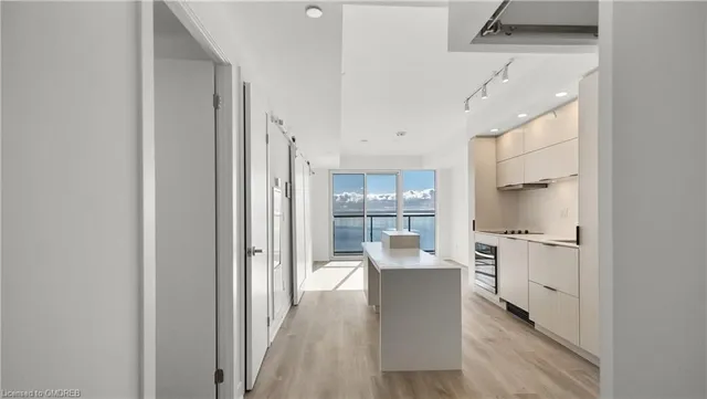 Additional image 3 of 370 Martha St Unit 905