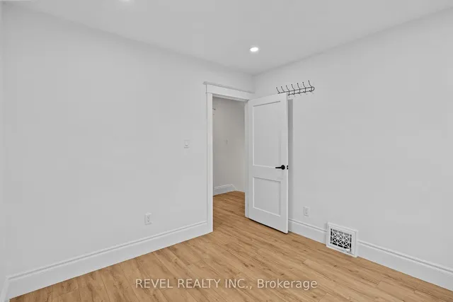 Additional image 25 of 69 Roxborough Ave