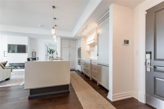 Additional image 7 of 2060 LAKESHORE Rd Unit 1401