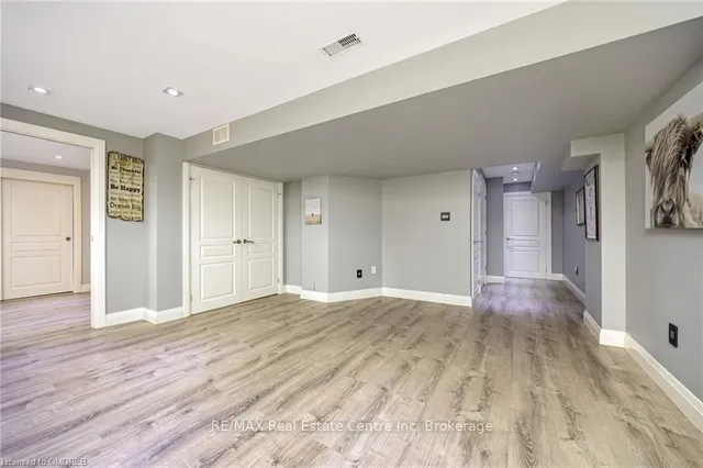 Additional image 36 of 567 SANDERSON Cres