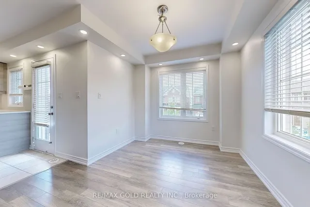 Additional image 15 of 86 Locker Pl