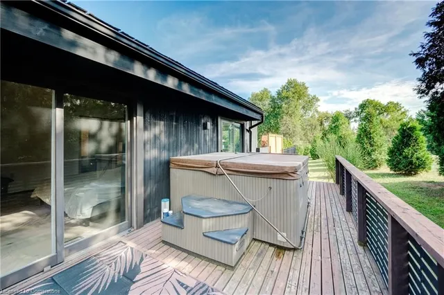 Additional image 34 of 380 Parkside Dr