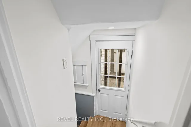 Additional image 37 of 69 Roxborough Ave