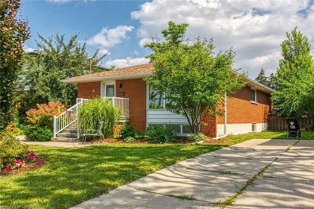 5 Burrwood Dr