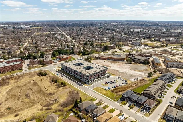 Additional image 10 of 1 Redfern Ave Unit 403