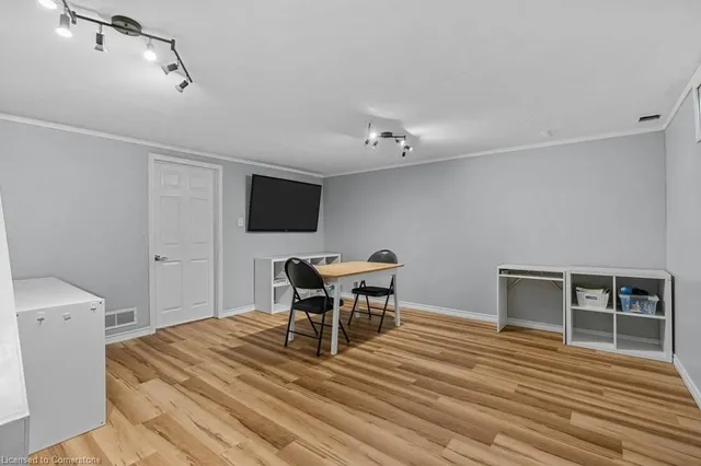 Additional image 25 of 211 Lake Ave