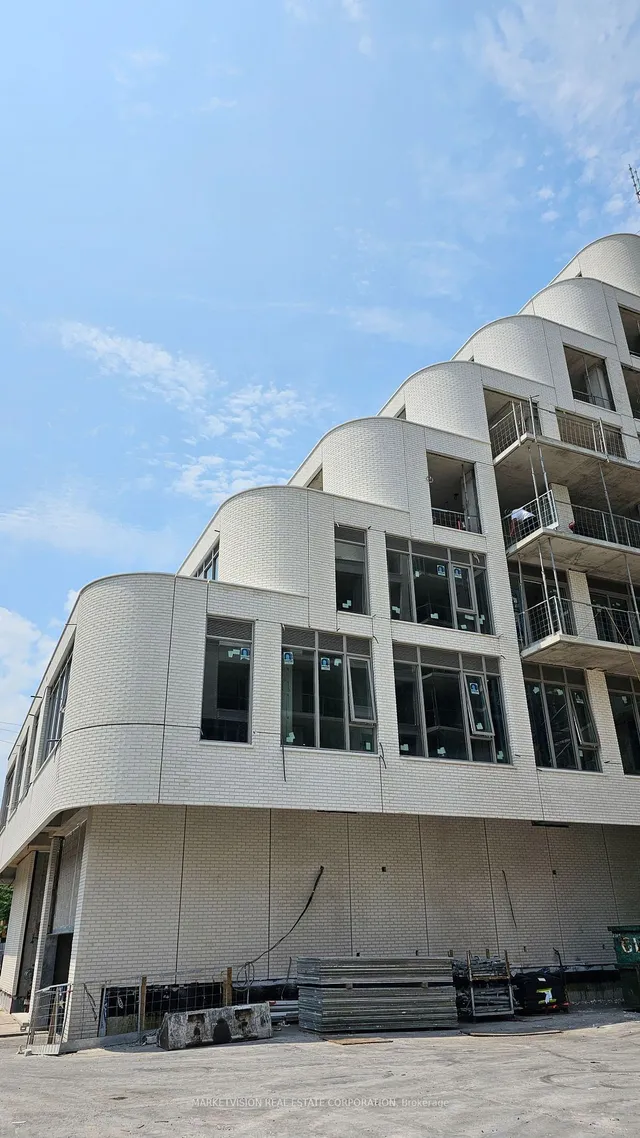 689 The Queensway Unit 220