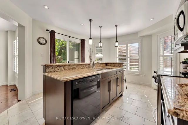 Additional image 10 of 19 Falconridge Dr